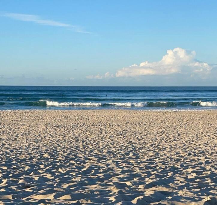 Apartmán Chic Beachside Getaway 2Br 2Bath Fully Equipped Gold Coast Exteriér fotografie