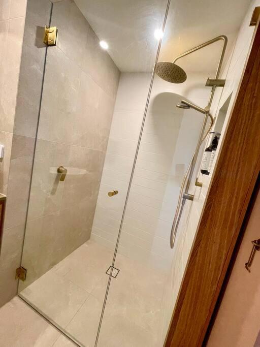 Apartmán Chic Beachside Getaway 2Br 2Bath Fully Equipped Gold Coast Exteriér fotografie