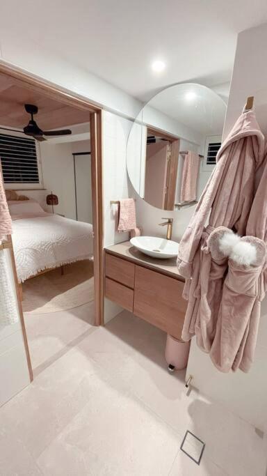 Apartmán Chic Beachside Getaway 2Br 2Bath Fully Equipped Gold Coast Exteriér fotografie