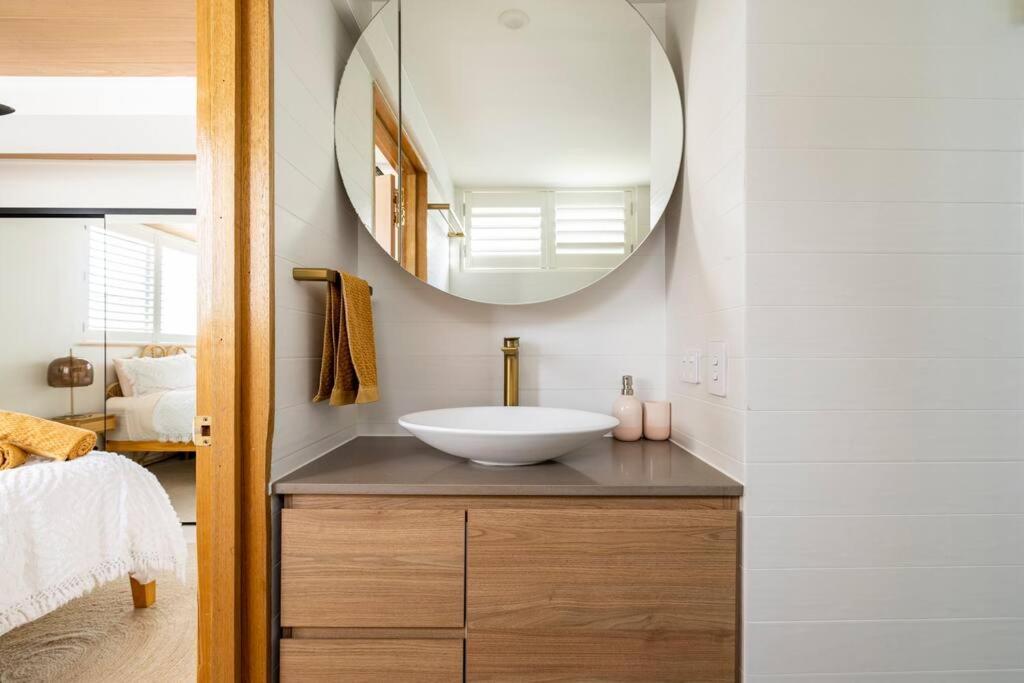 Apartmán Chic Beachside Getaway 2Br 2Bath Fully Equipped Gold Coast Exteriér fotografie
