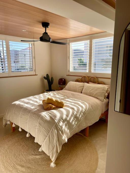 Apartmán Chic Beachside Getaway 2Br 2Bath Fully Equipped Gold Coast Exteriér fotografie