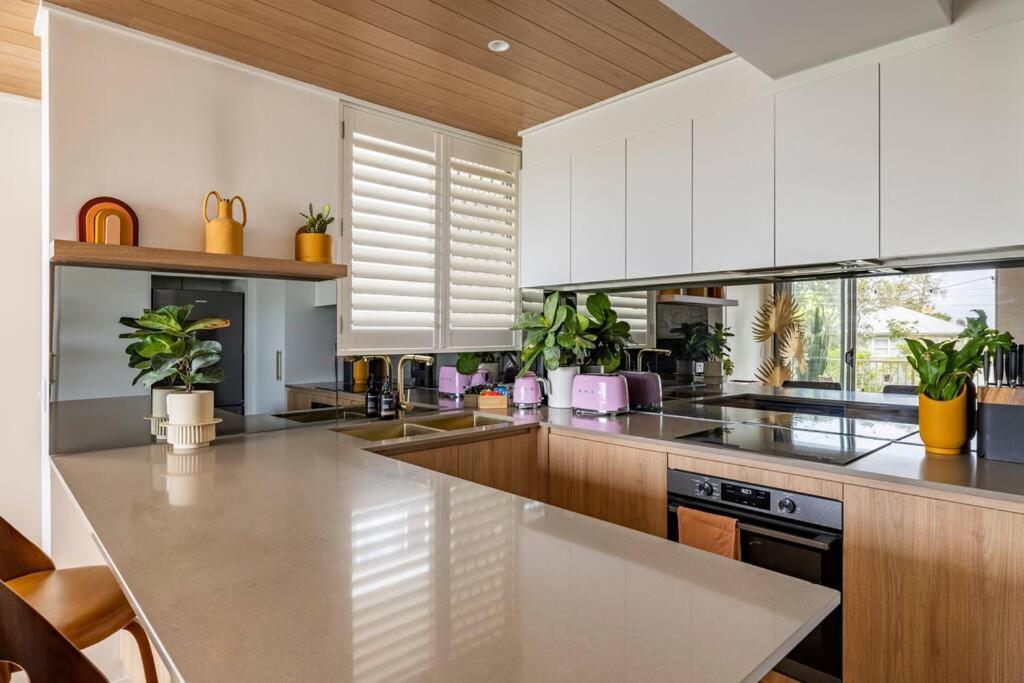 Apartmán Chic Beachside Getaway 2Br 2Bath Fully Equipped Gold Coast Exteriér fotografie
