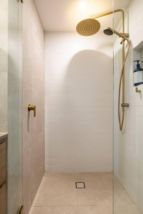 Apartmán Chic Beachside Getaway 2Br 2Bath Fully Equipped Gold Coast Exteriér fotografie