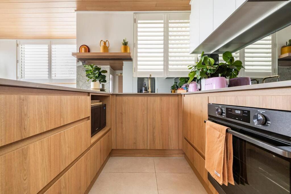 Apartmán Chic Beachside Getaway 2Br 2Bath Fully Equipped Gold Coast Exteriér fotografie