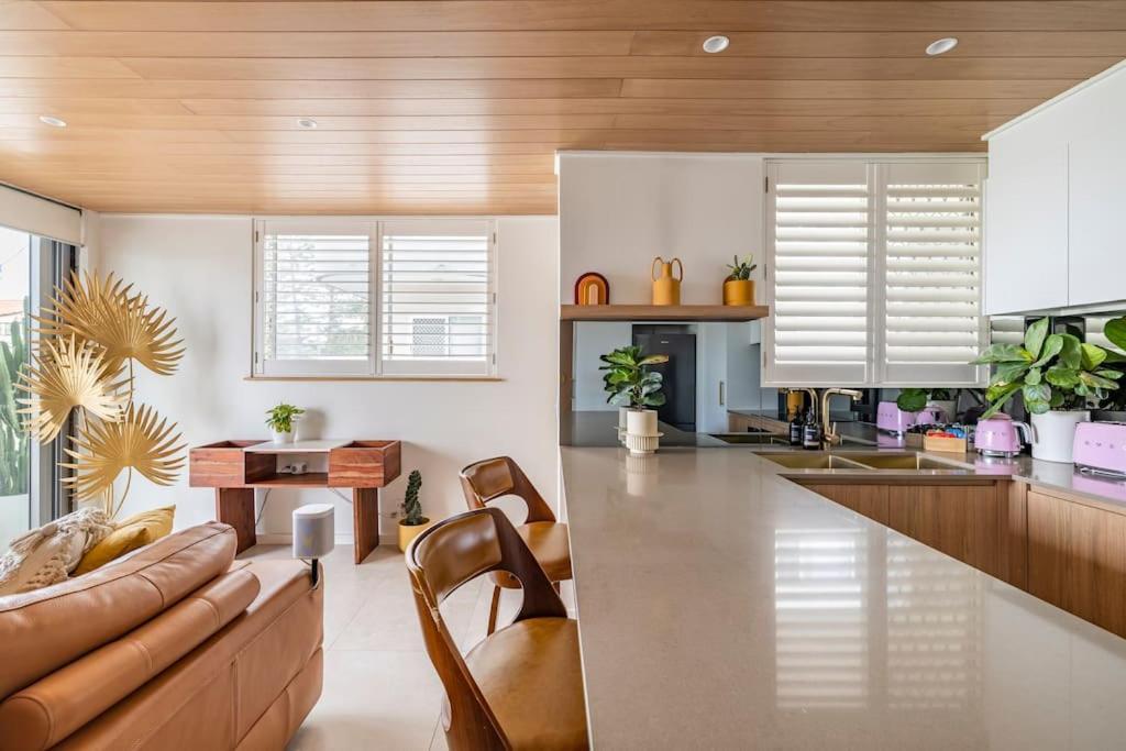 Apartmán Chic Beachside Getaway 2Br 2Bath Fully Equipped Gold Coast Exteriér fotografie