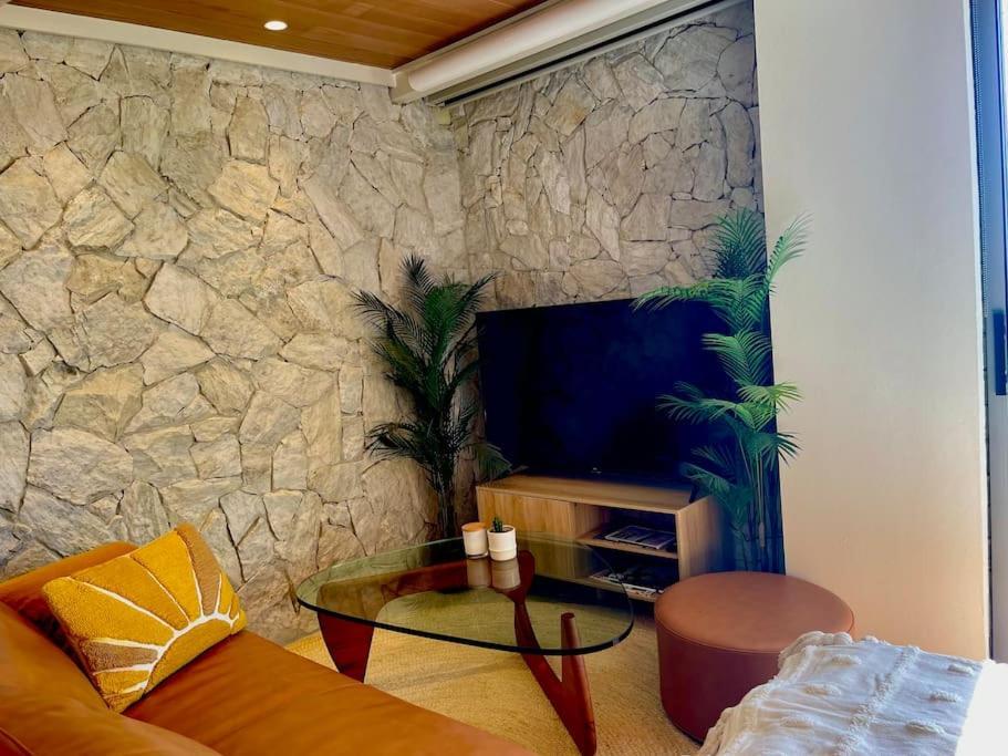 Apartmán Chic Beachside Getaway 2Br 2Bath Fully Equipped Gold Coast Exteriér fotografie